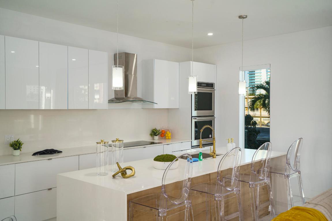 1000 N Riverside Drive