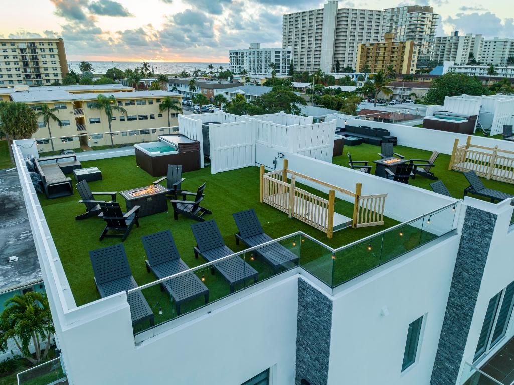 1000 N Riverside Drive