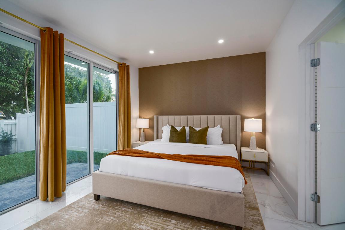 1000 N Riverside Drive