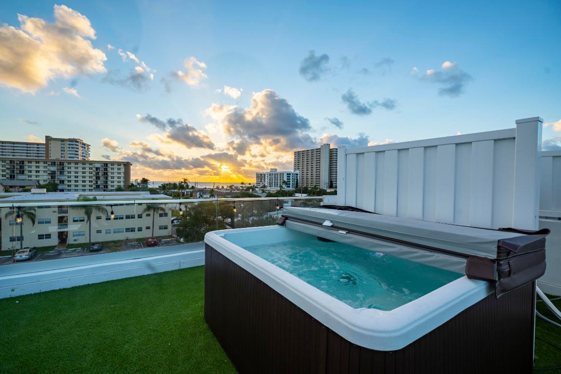 1000 N Riverside Drive