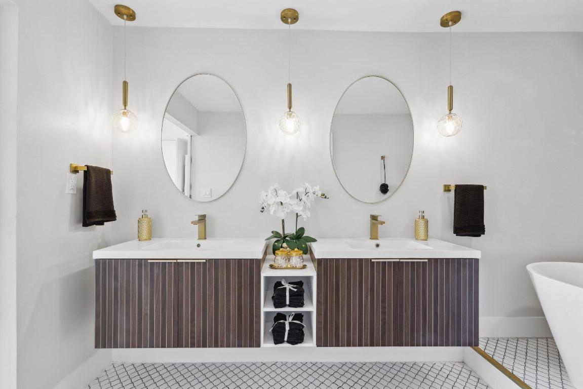 13 Royal Palm Way 5020