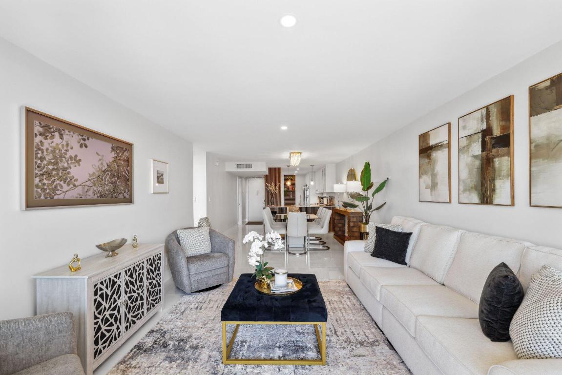 13 Royal Palm Way 5020