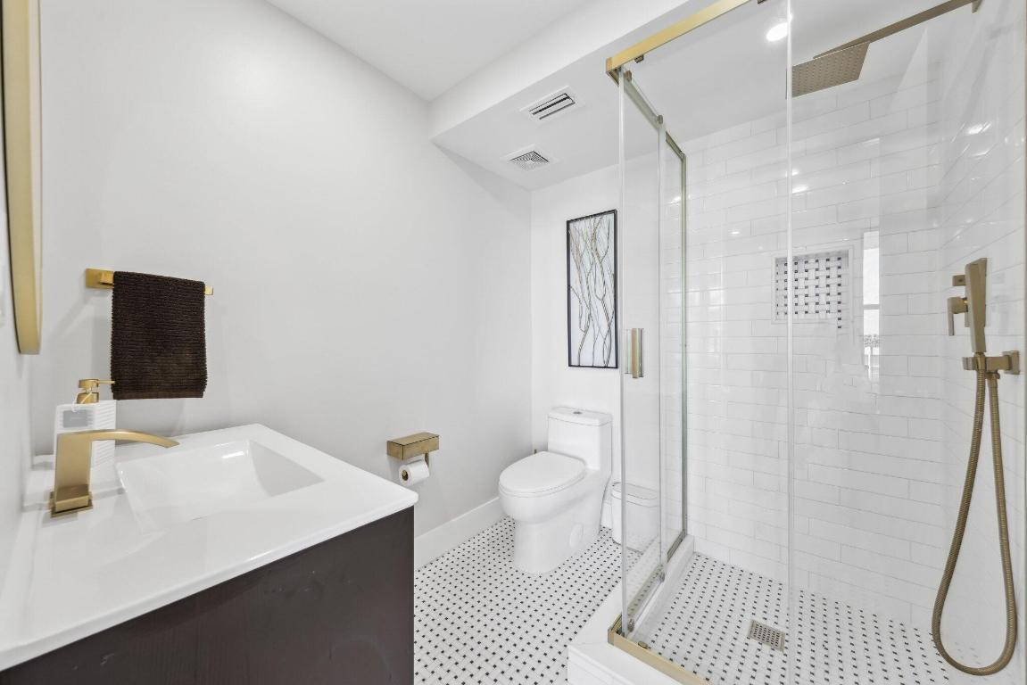 13 Royal Palm Way 5020