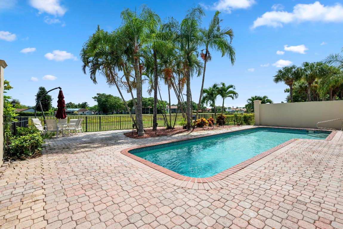 23452 Mirabella Circle S