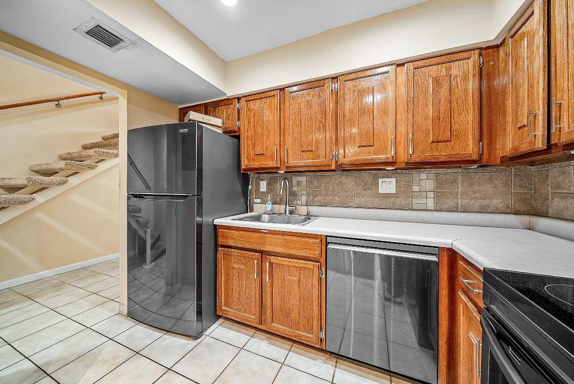 682 Kensington Place