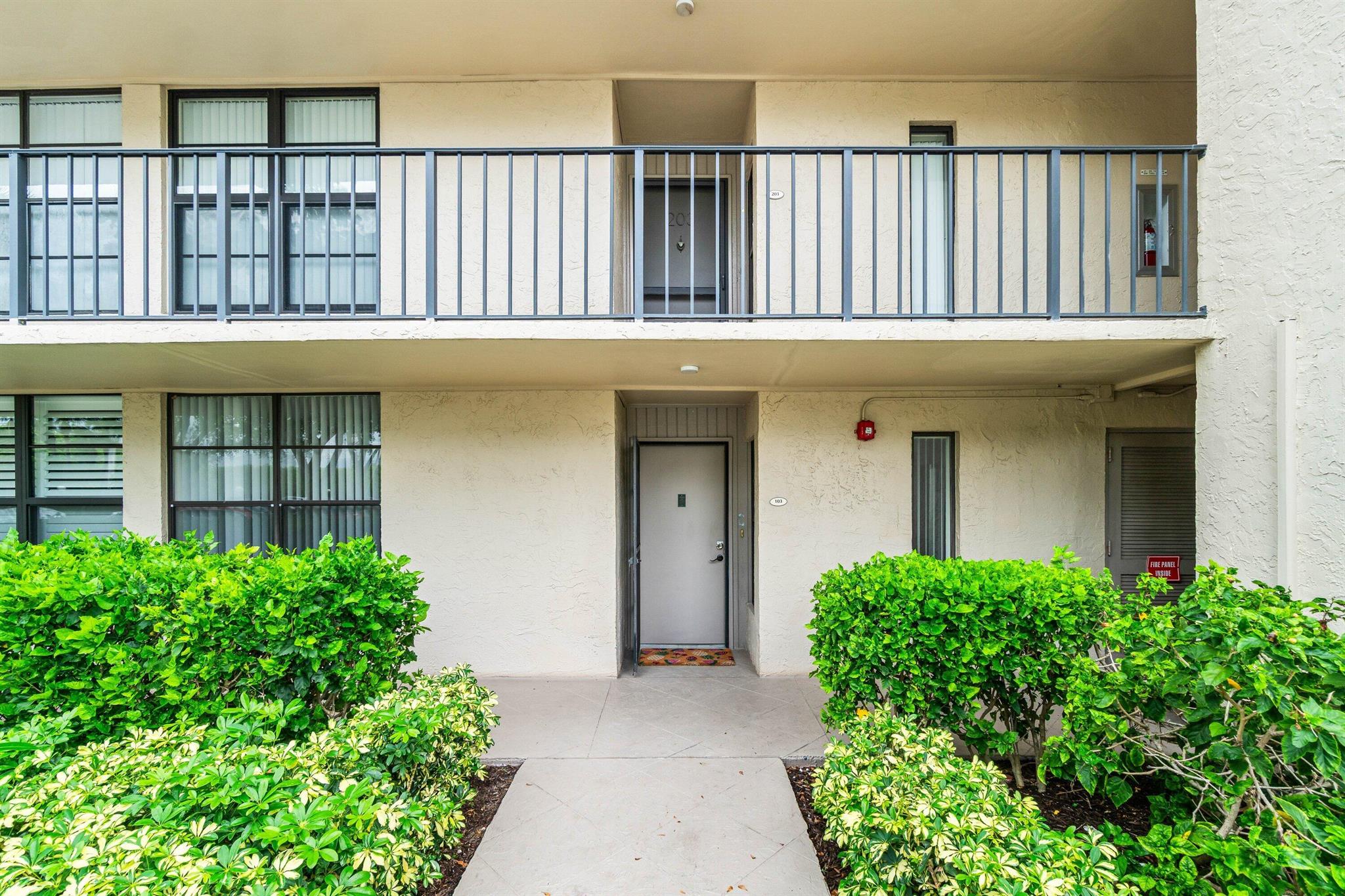 17 Royal Palm Way 103