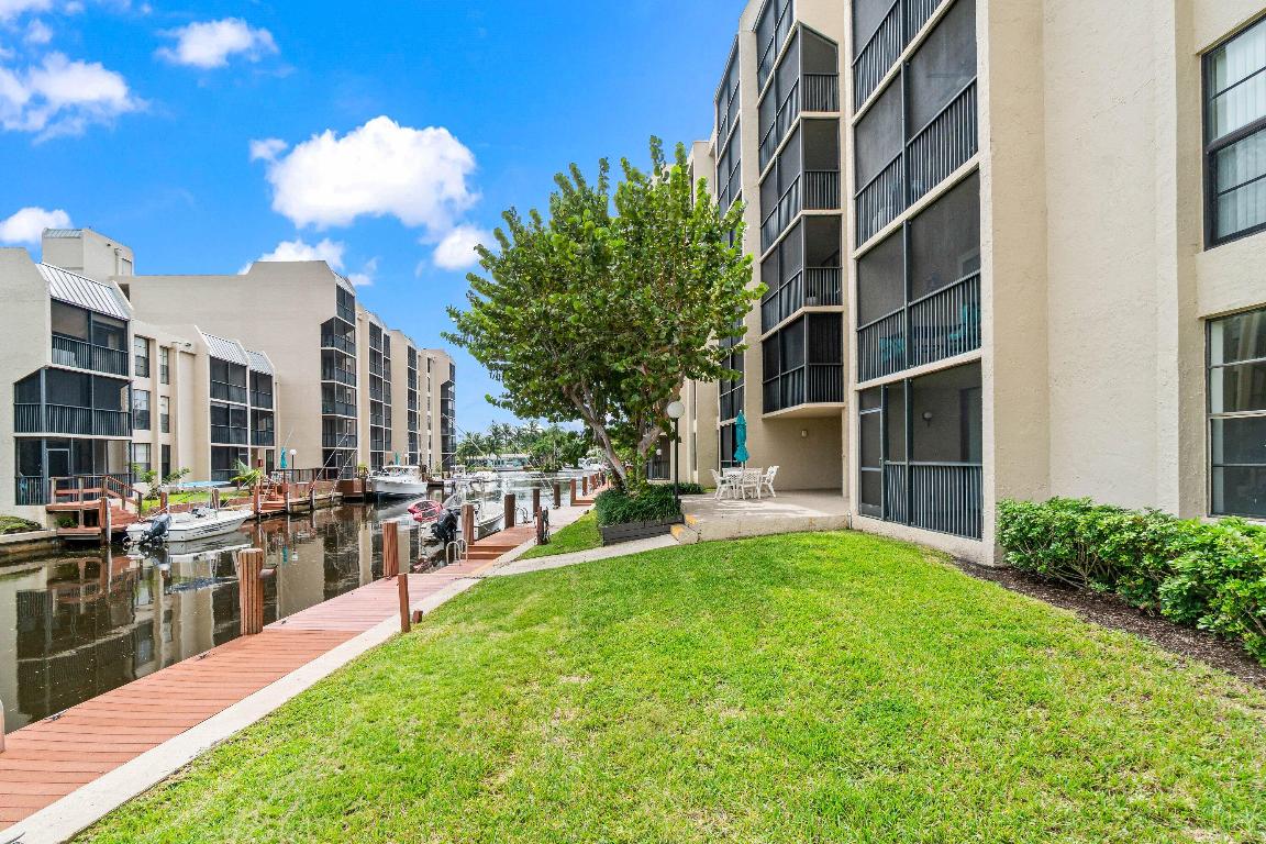 17 Royal Palm Way 103