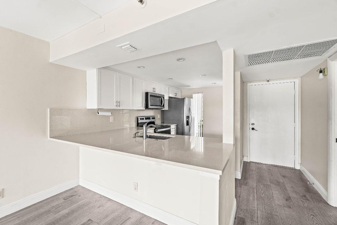 17 Royal Palm Way 103