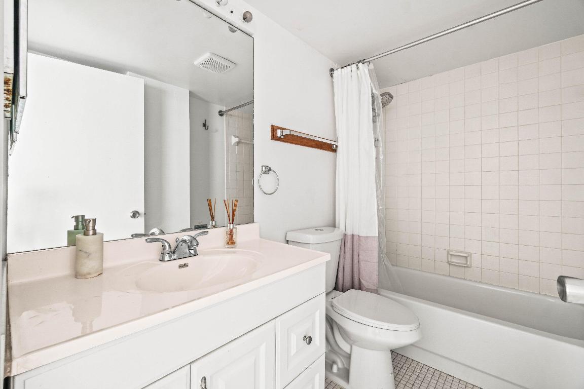 17 Royal Palm Way 103