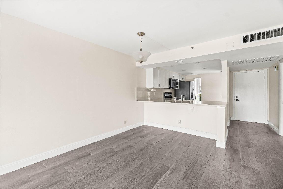 17 Royal Palm Way 103