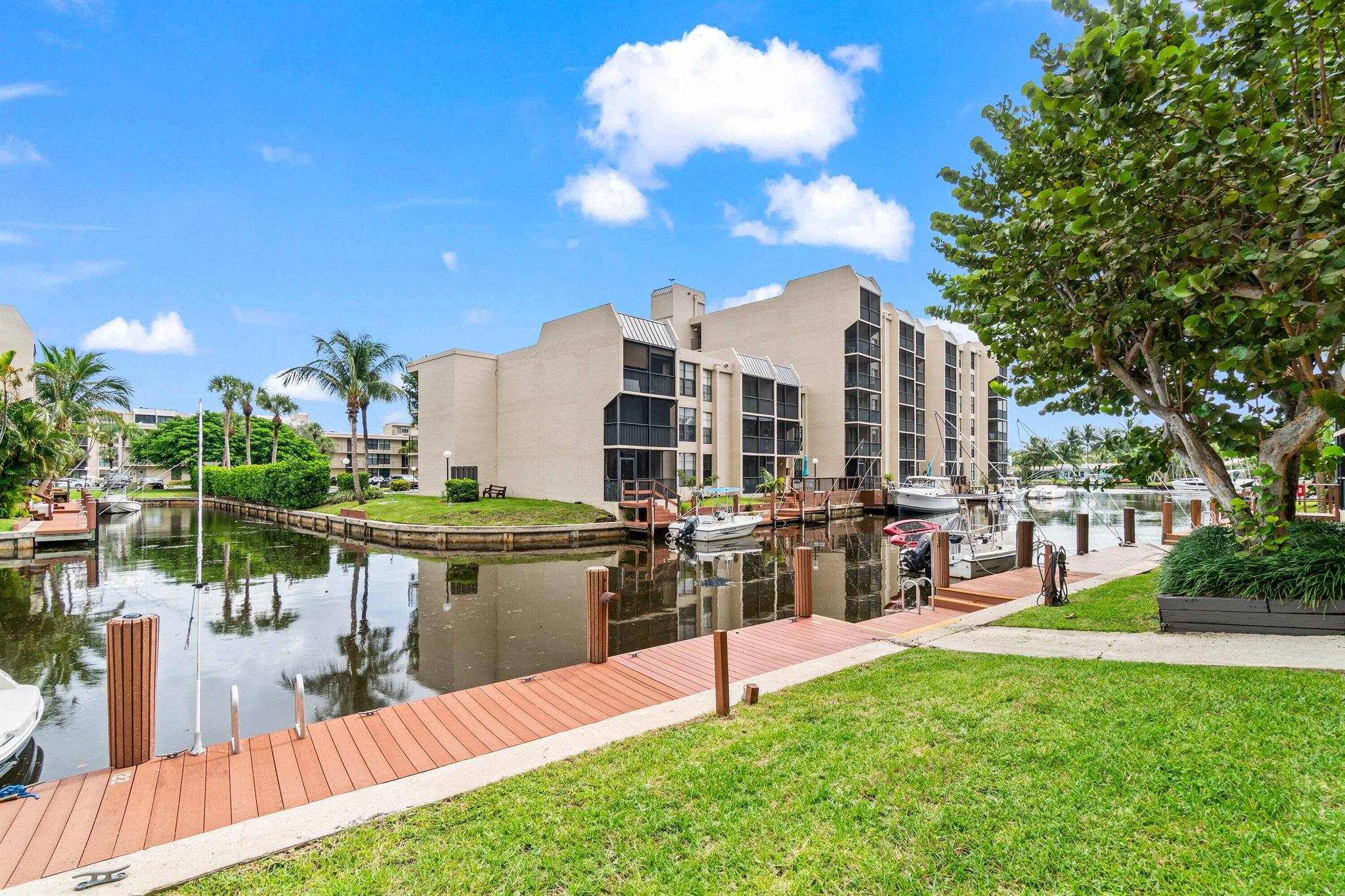 17 Royal Palm Way 103