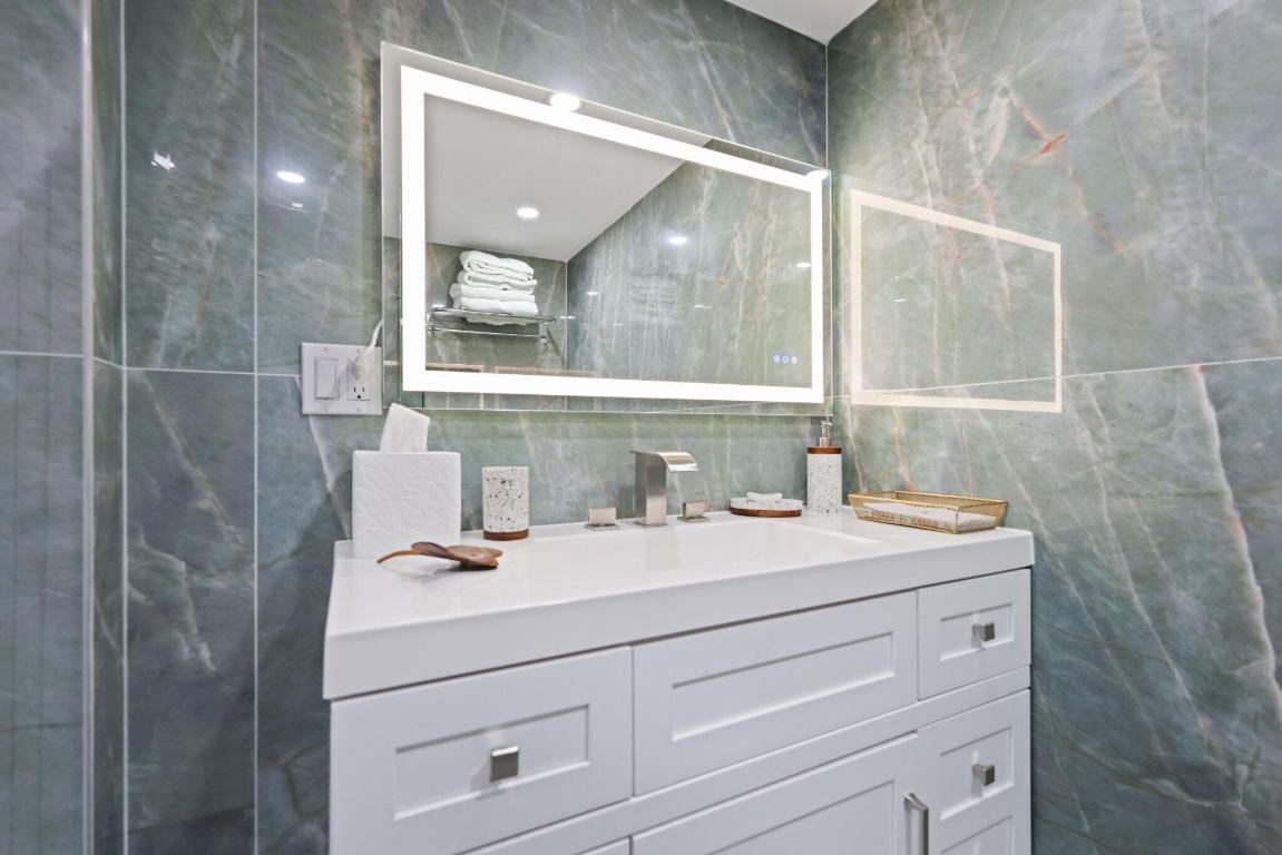 12 Royal Palm Way Unit 605