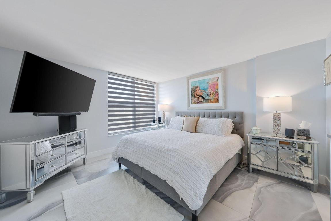 12 Royal Palm Way Unit 605