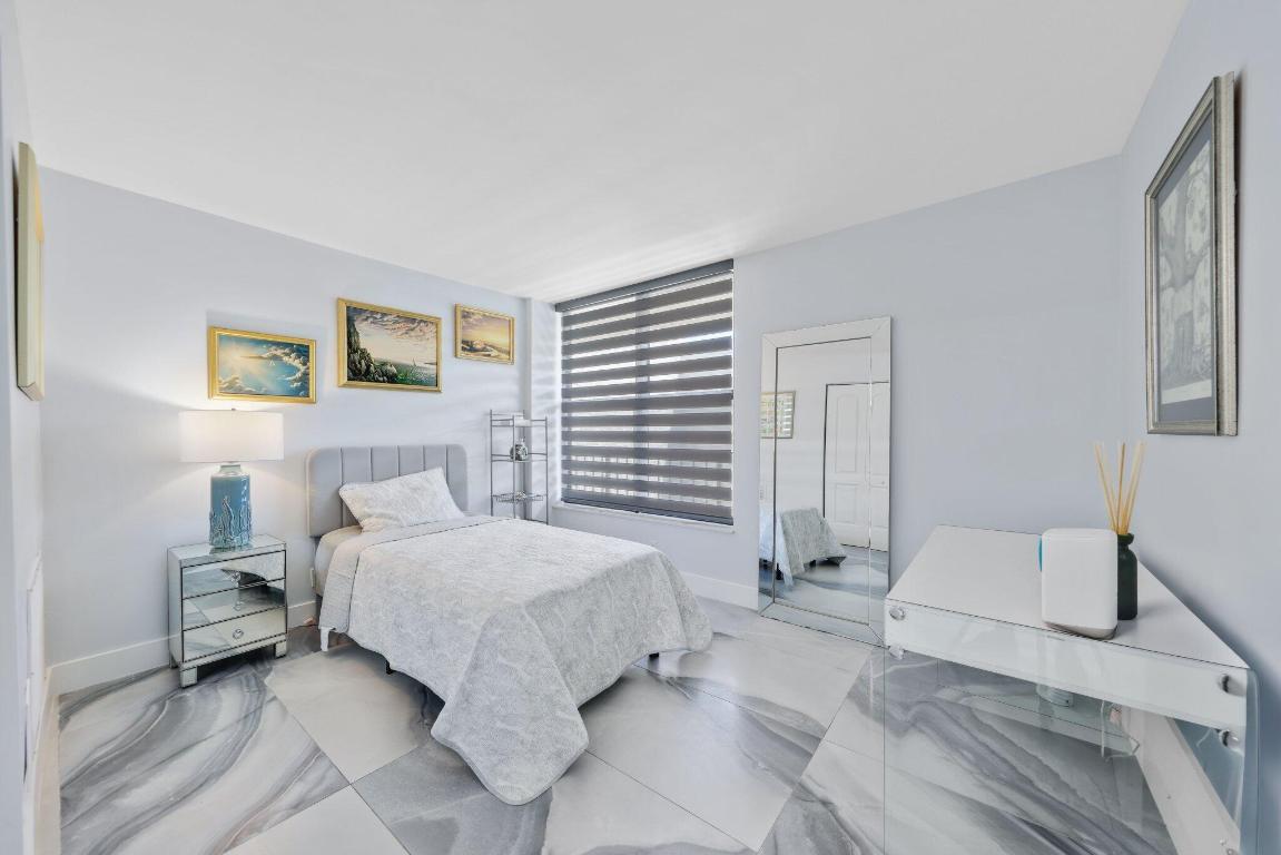 12 Royal Palm Way Unit 605