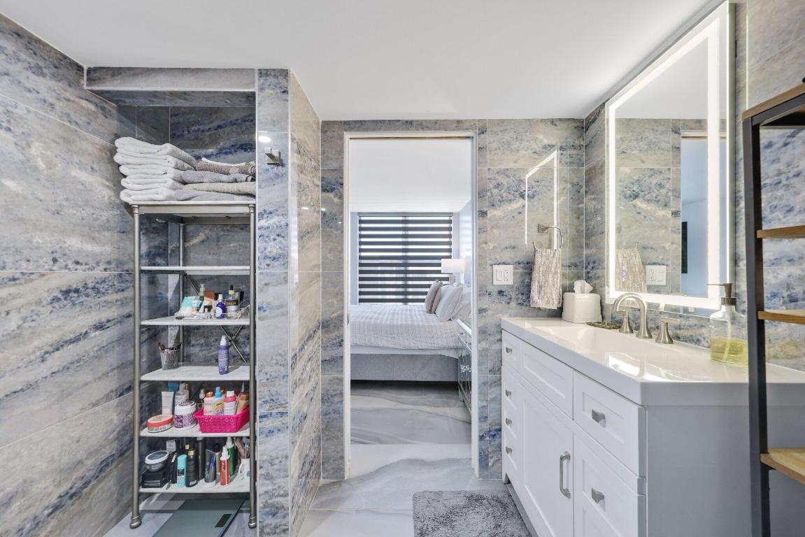 12 Royal Palm Way Unit 605