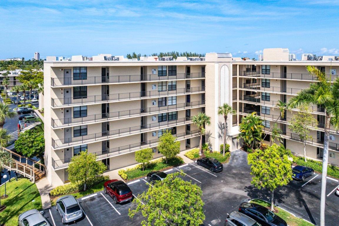 12 Royal Palm Way Unit 605