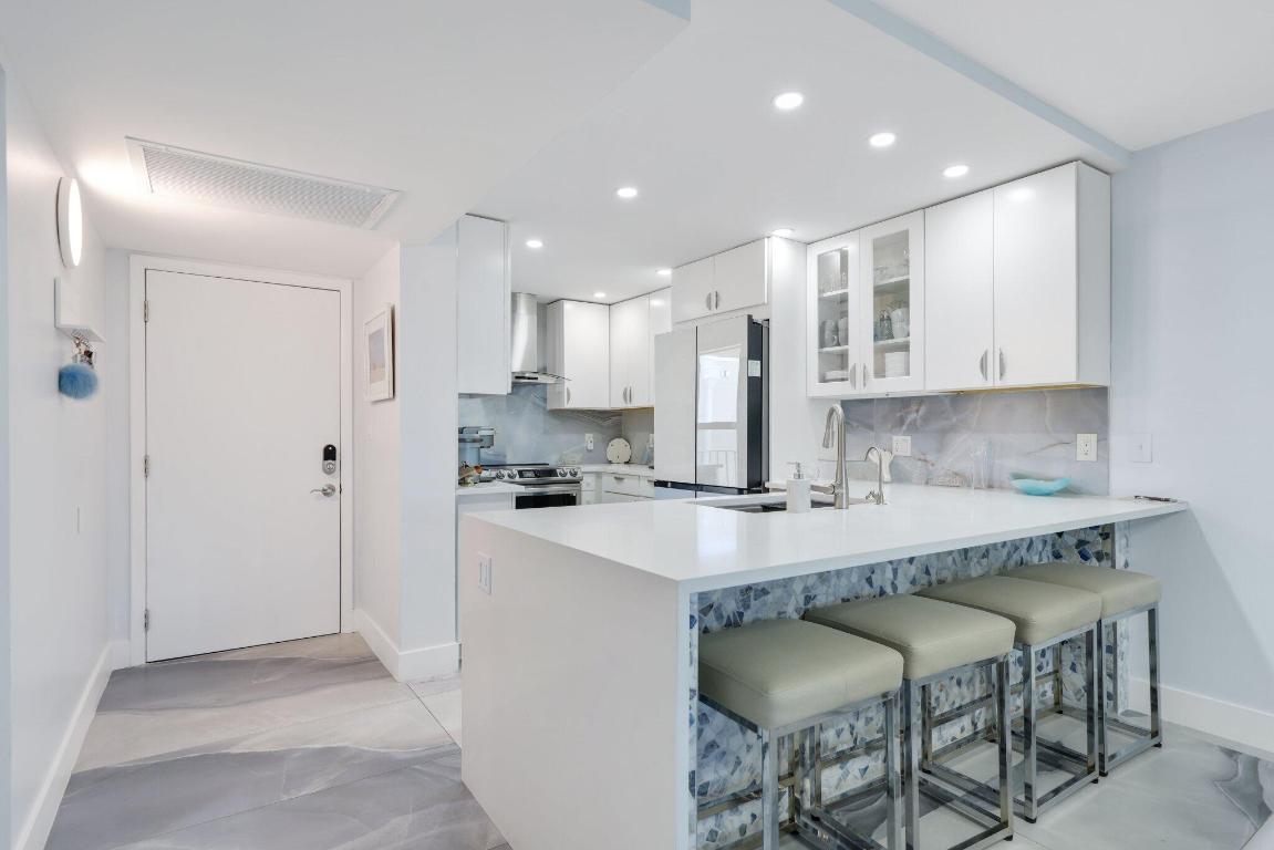 12 Royal Palm Way Unit 605