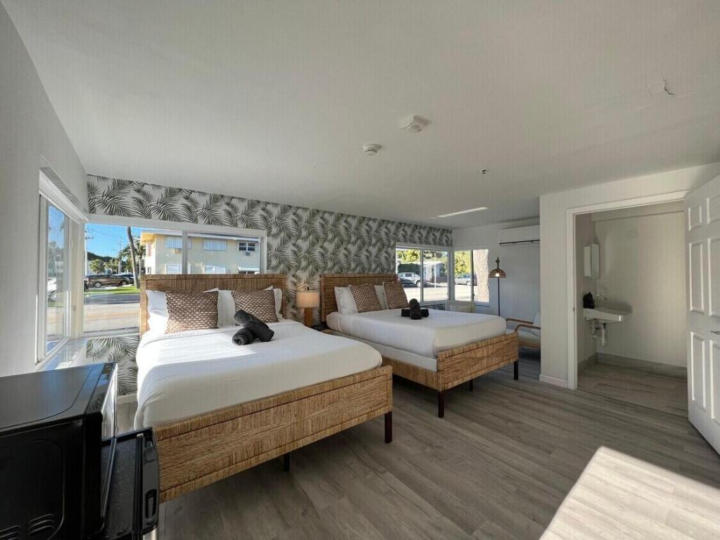 1020 N Riverside Drive