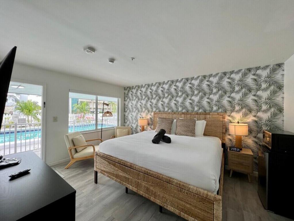 1020 N Riverside Drive