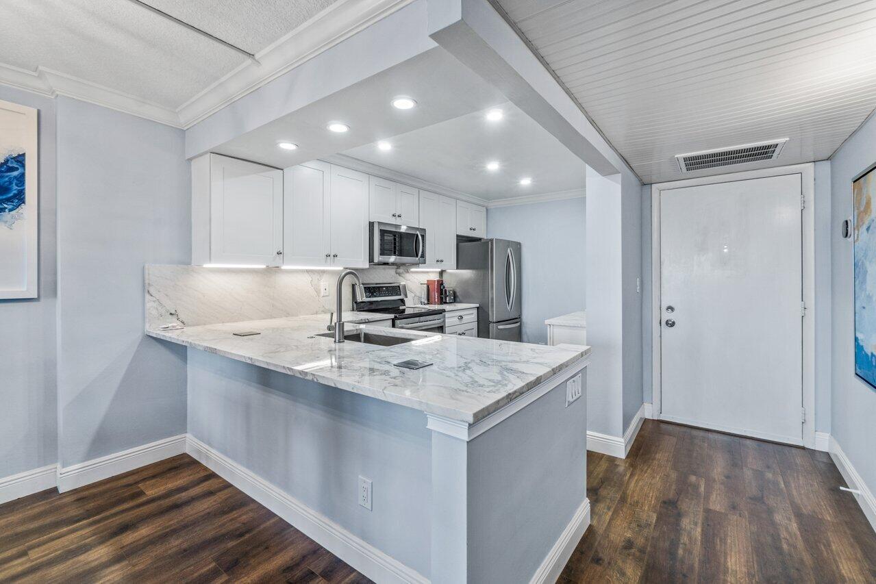 14 Royal Palm Way 504