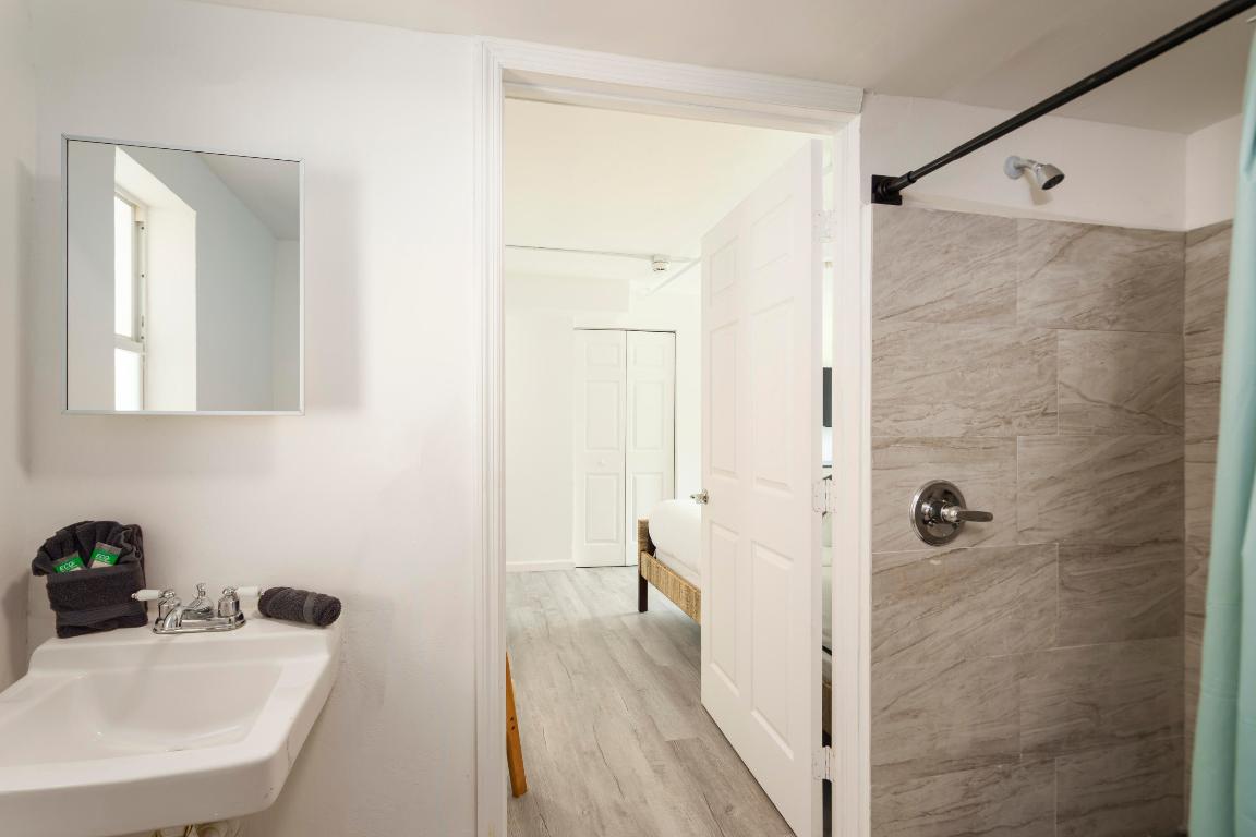 1020 N Riverside Drive 2