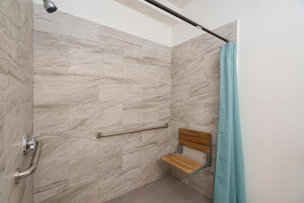 1020 N Riverside Drive 4