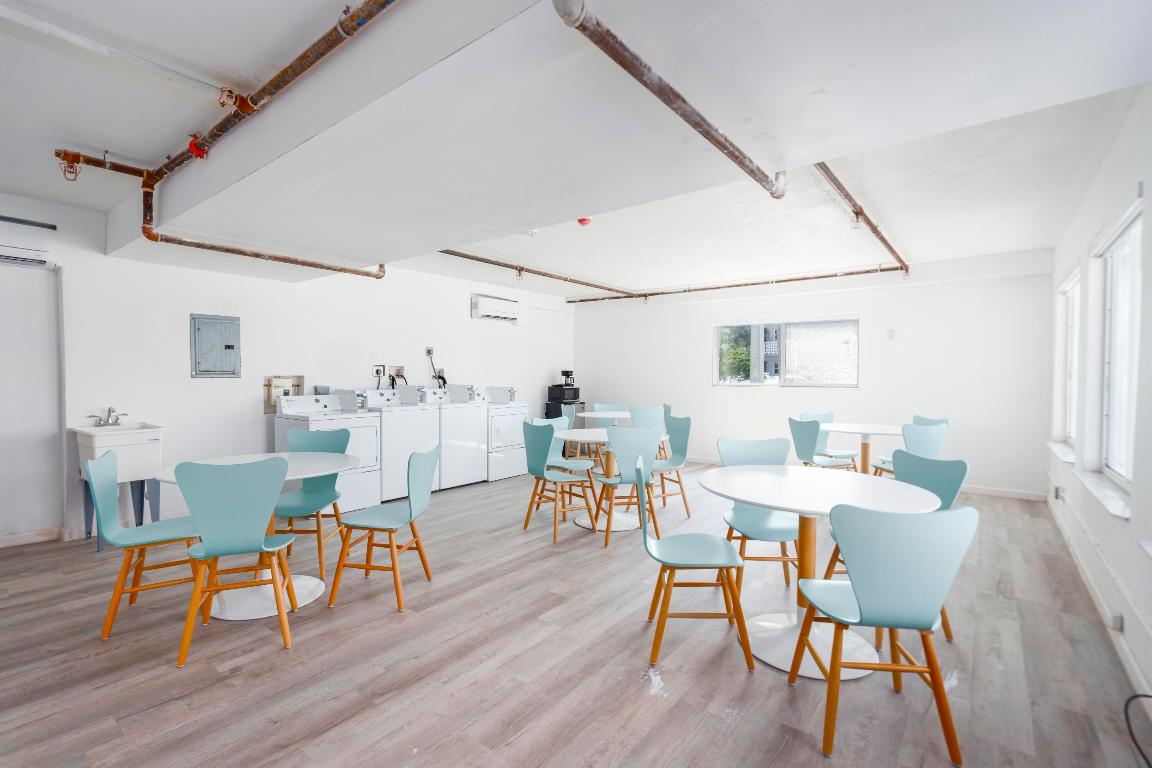 1020 N Riverside Drive 4