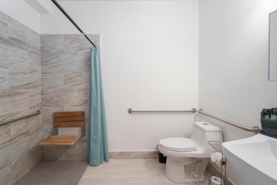 1020 N Riverside Drive 4