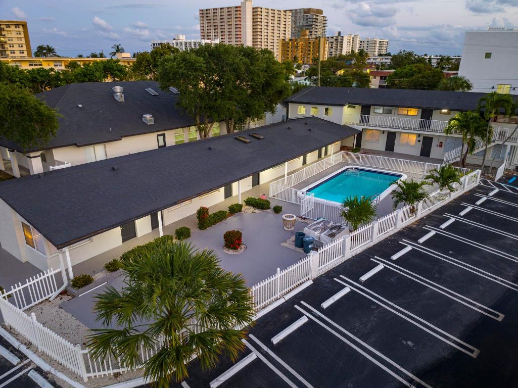 1020 N Riverside Drive 4