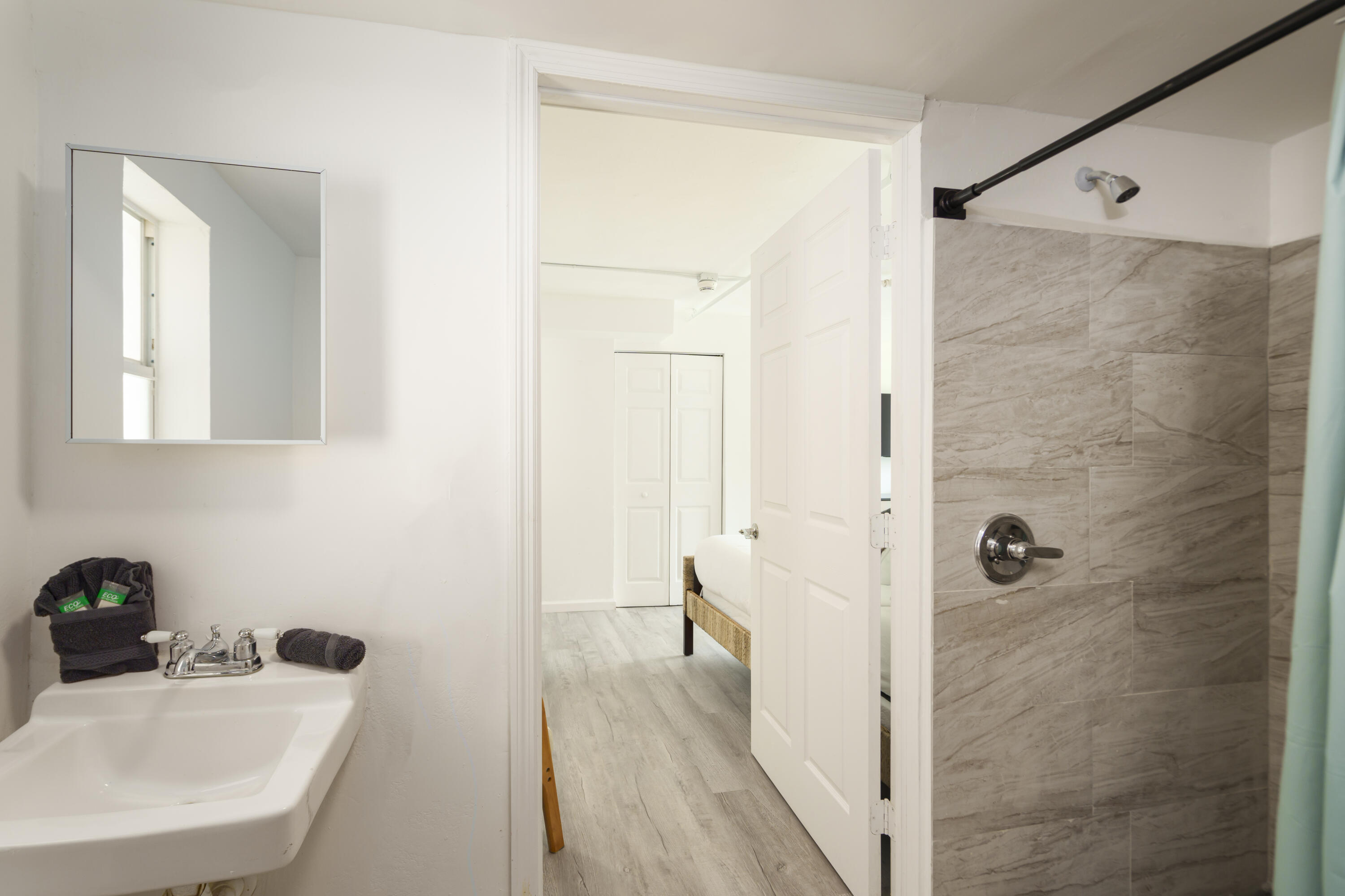 1020 N Riverside Drive 4