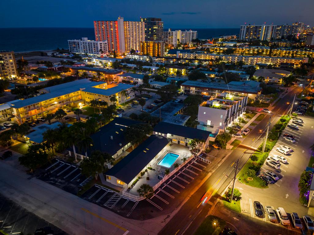 1020 N Riverside Drive 4