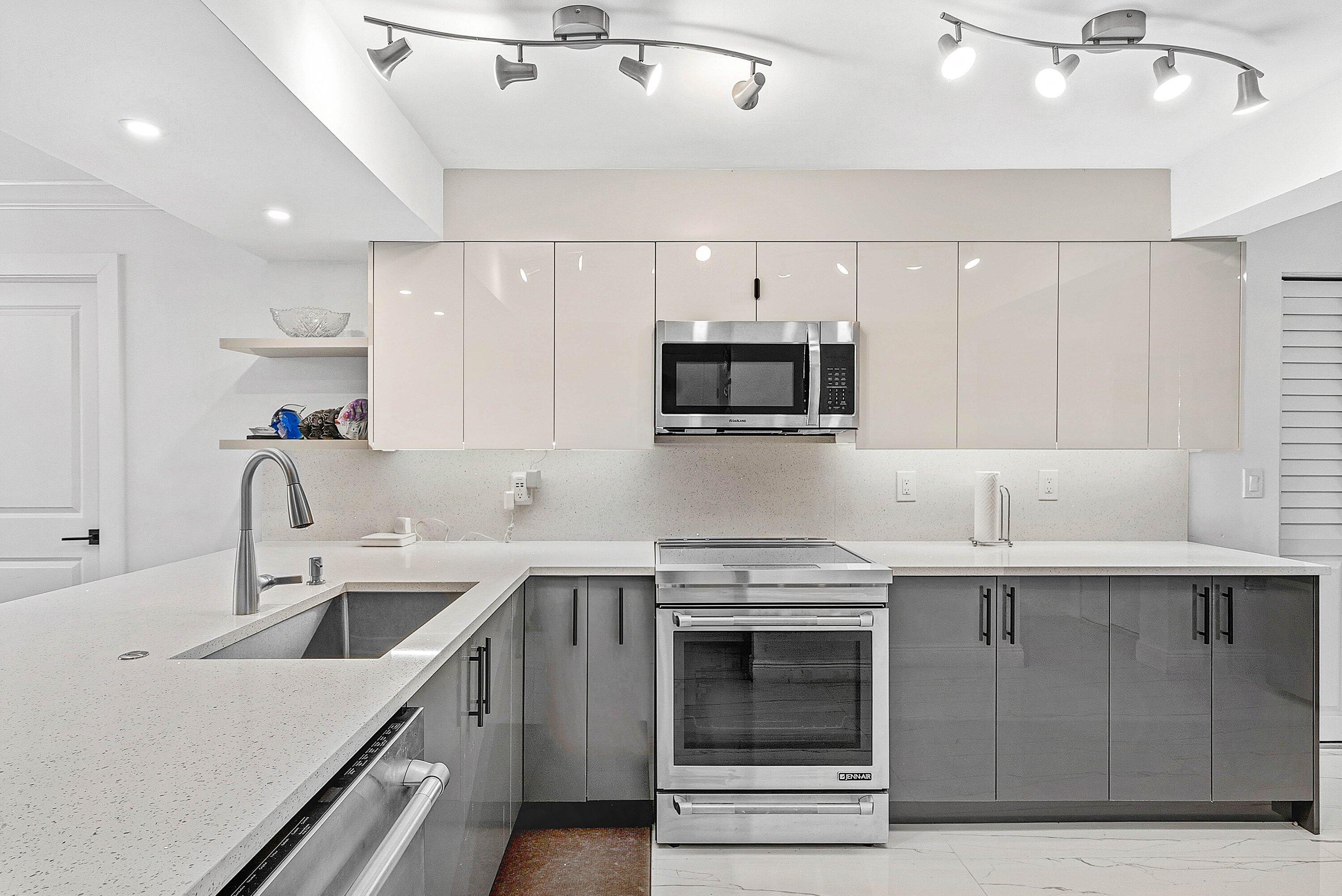 18 Royal Palm Way 109