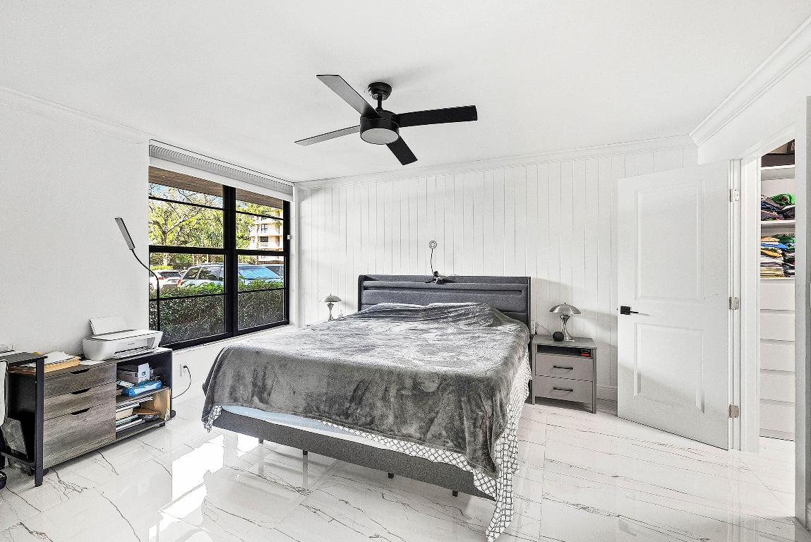 18 Royal Palm Way 109