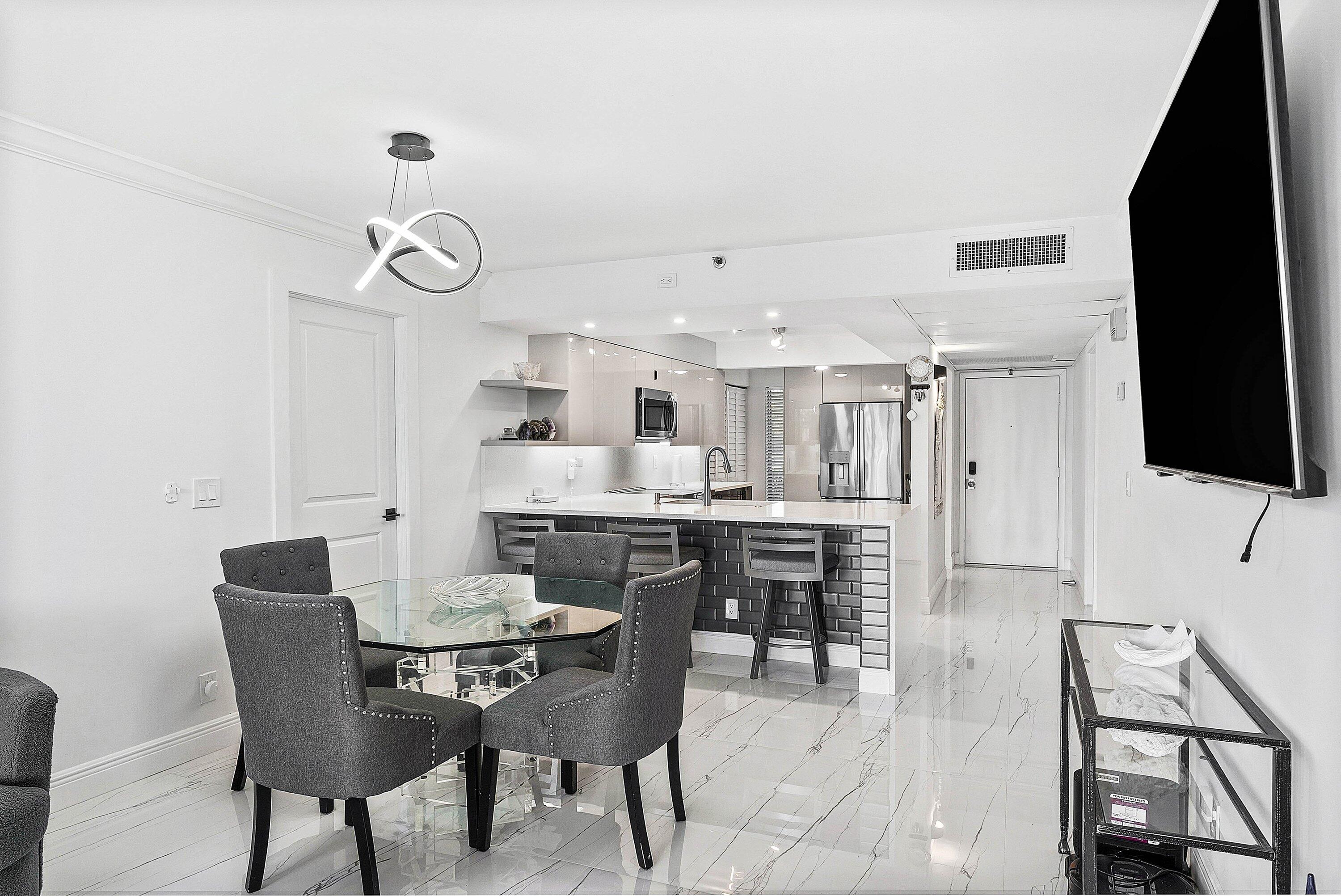 18 Royal Palm Way 109