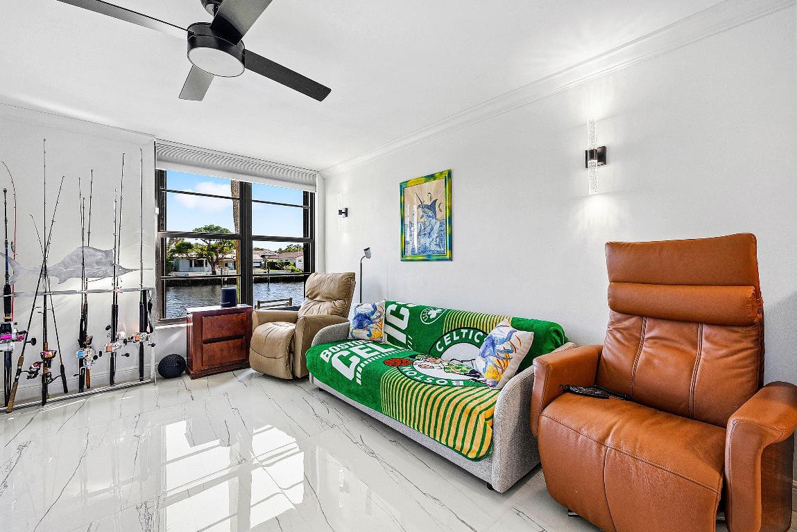 18 Royal Palm Way 109