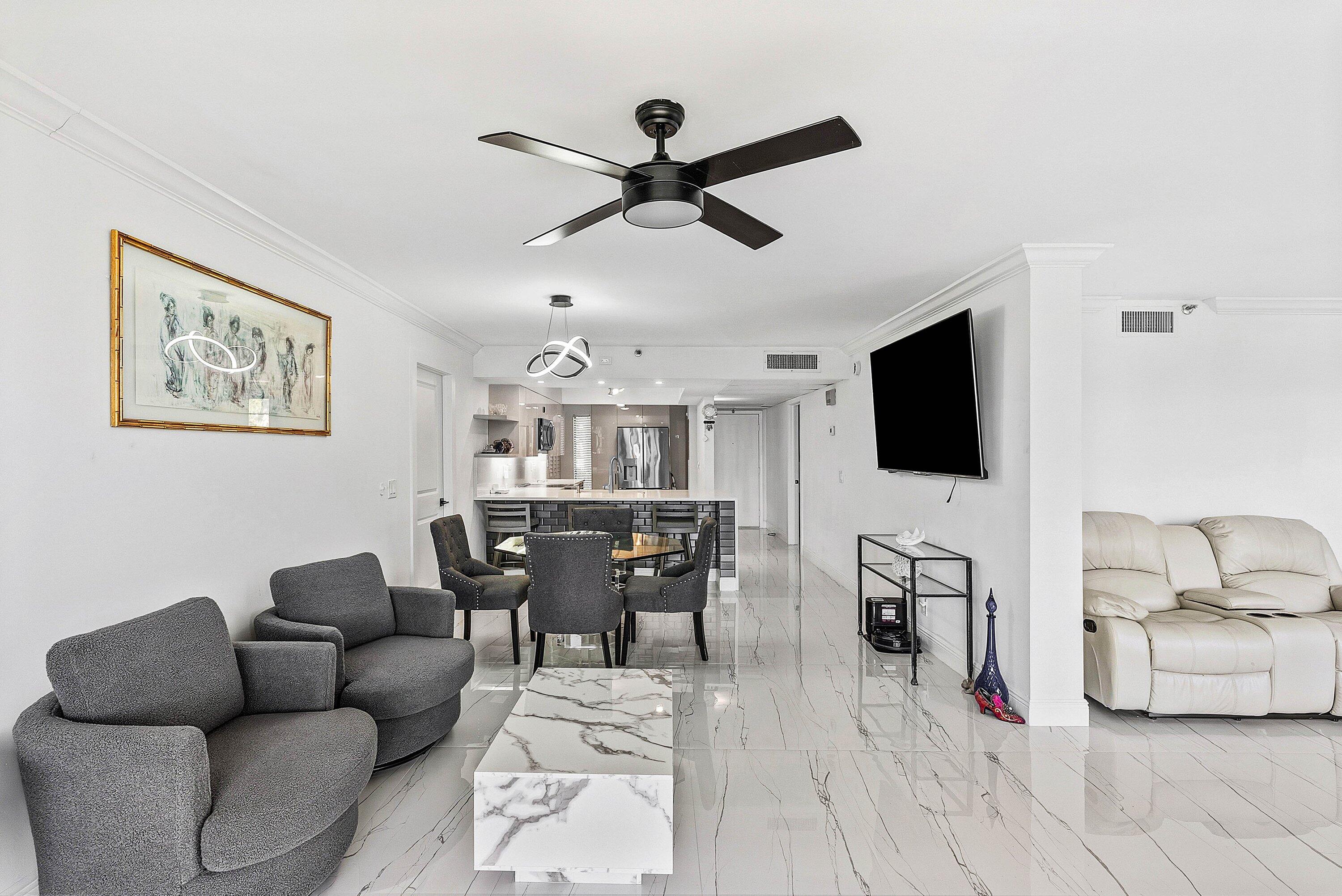 18 Royal Palm Way 109