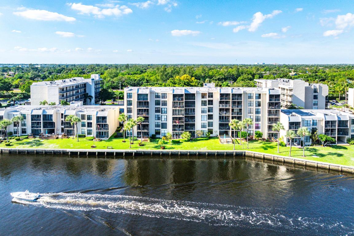 18 Royal Palm Way 109