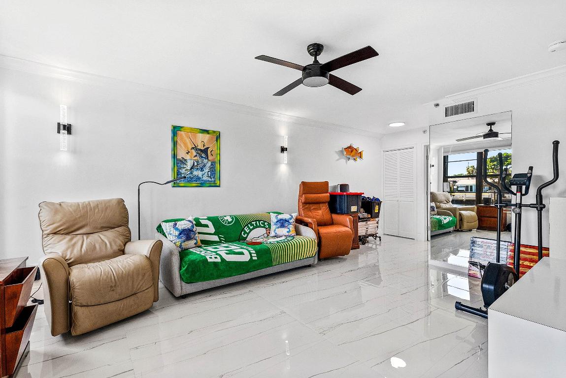 18 Royal Palm Way 109