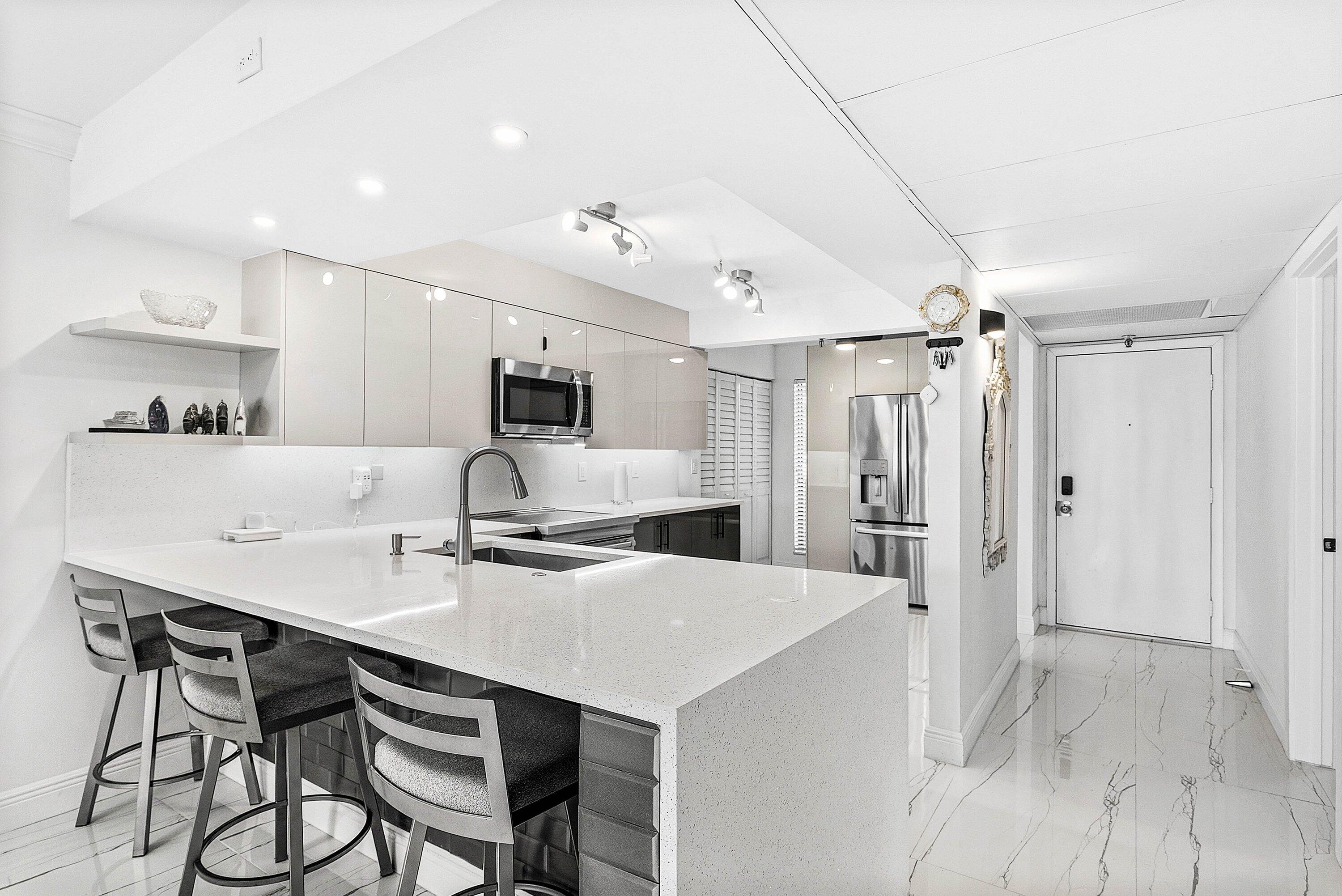 18 Royal Palm Way 109