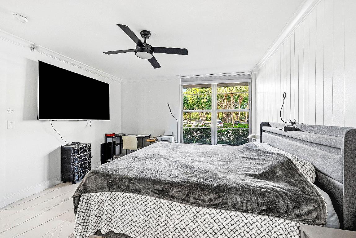 18 Royal Palm Way 109