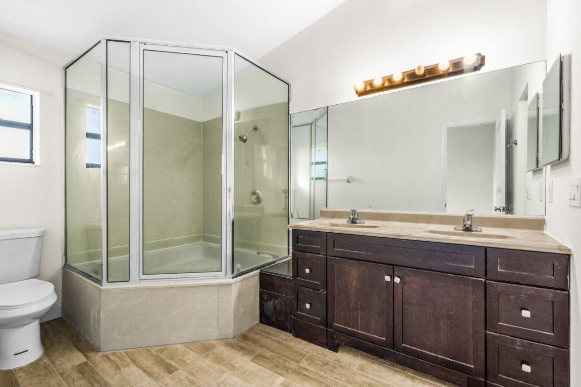 9112 SW 21st Court E