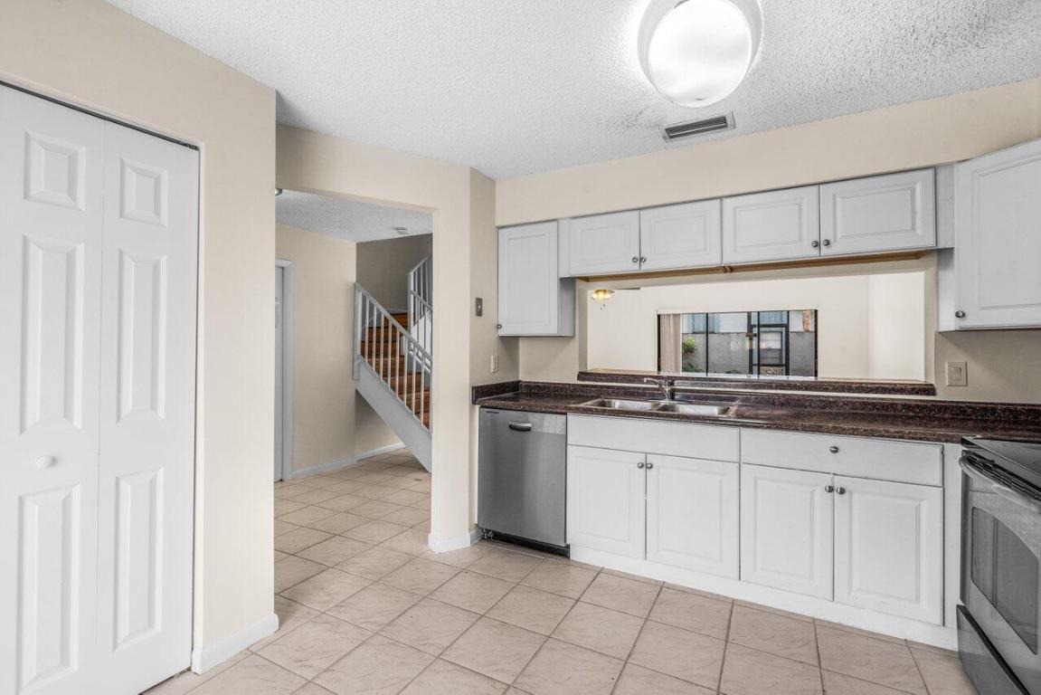 9112 SW 21st Court E