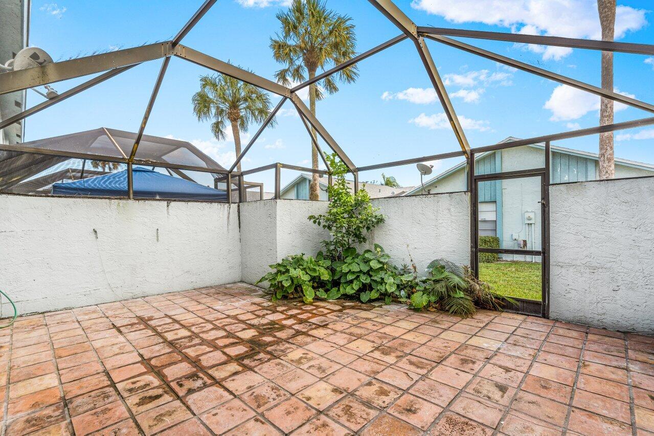 9112 SW 21st Court E