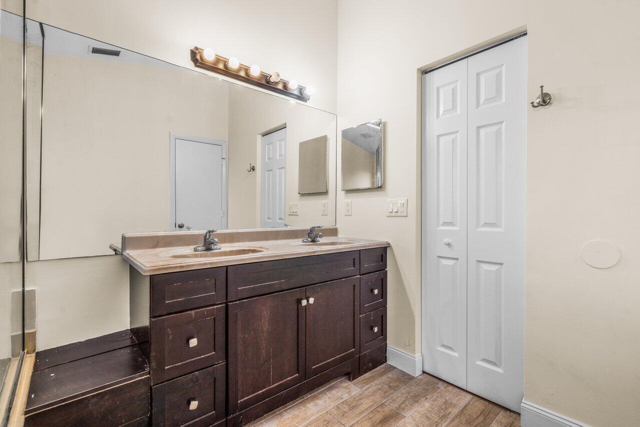 9112 SW 21st Court E