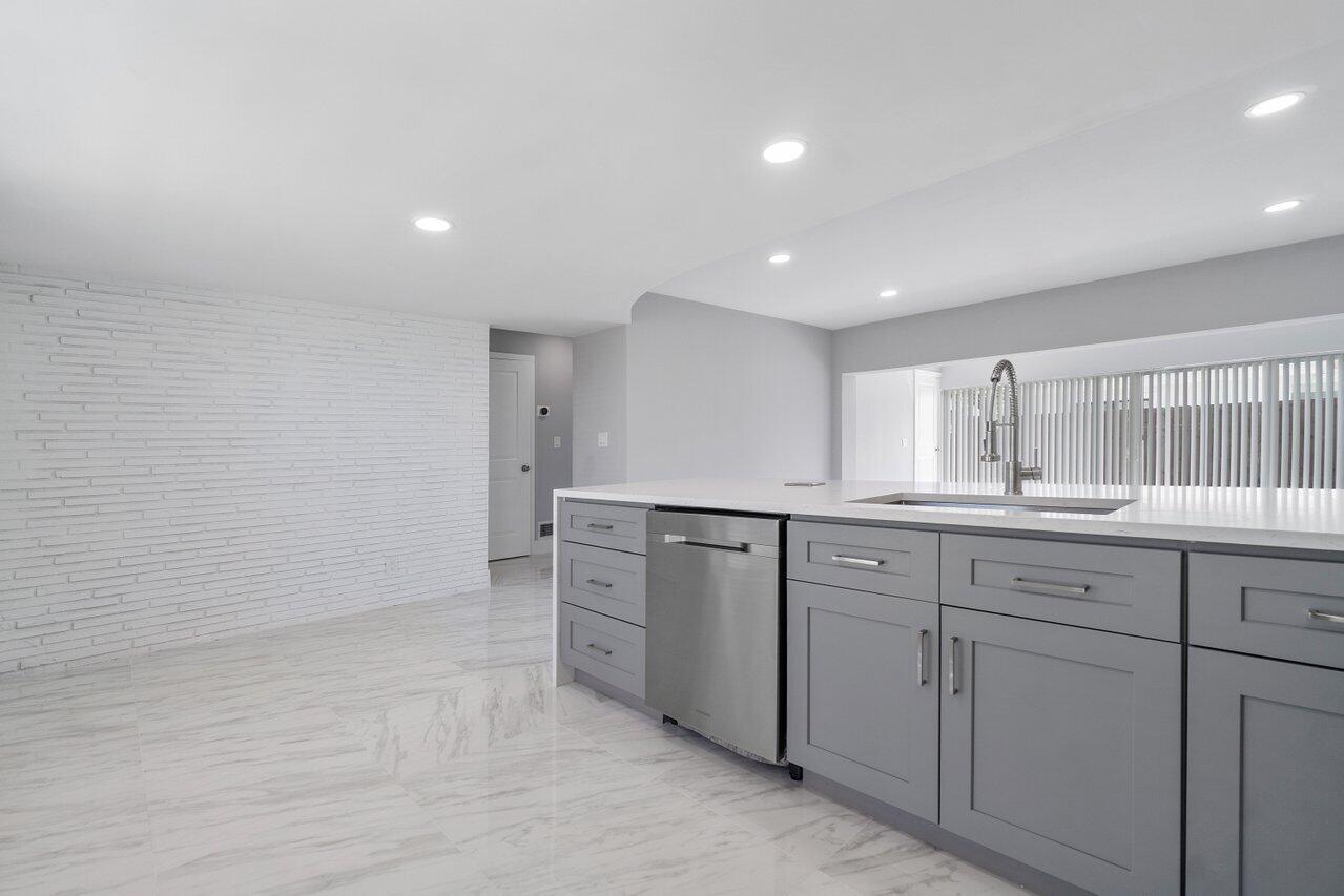 708-710 NE 23rd Avenue