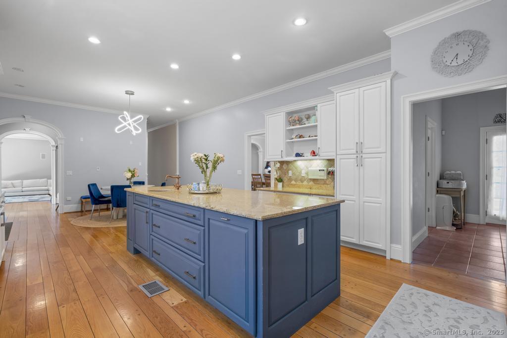 5 Whitney Lane