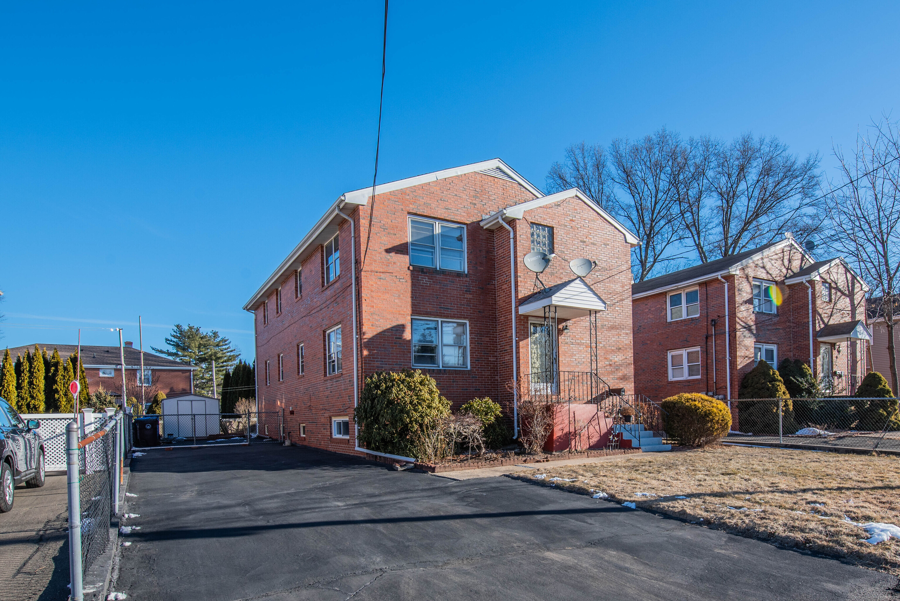 121 Oakland Avenue 2nd Floor