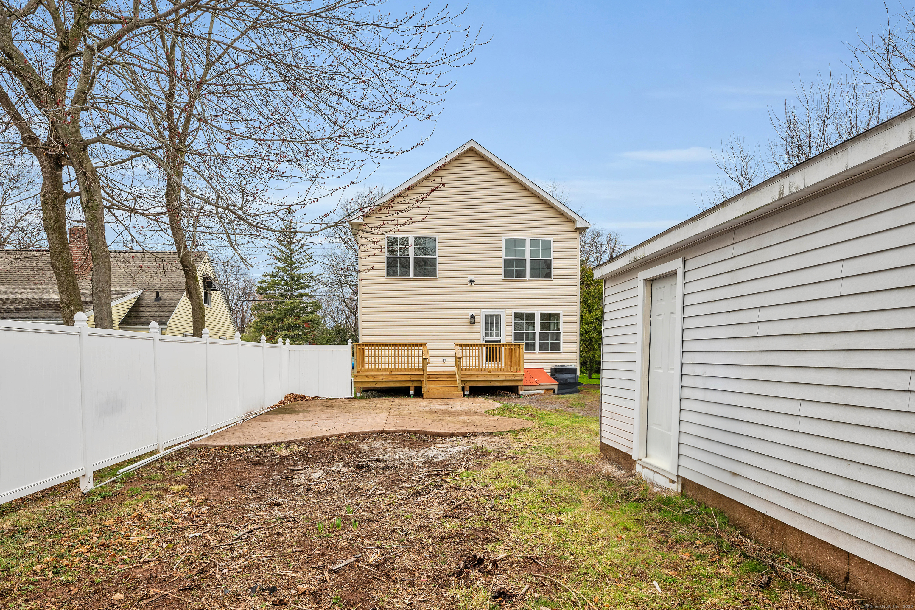 39 Robbins Avenue