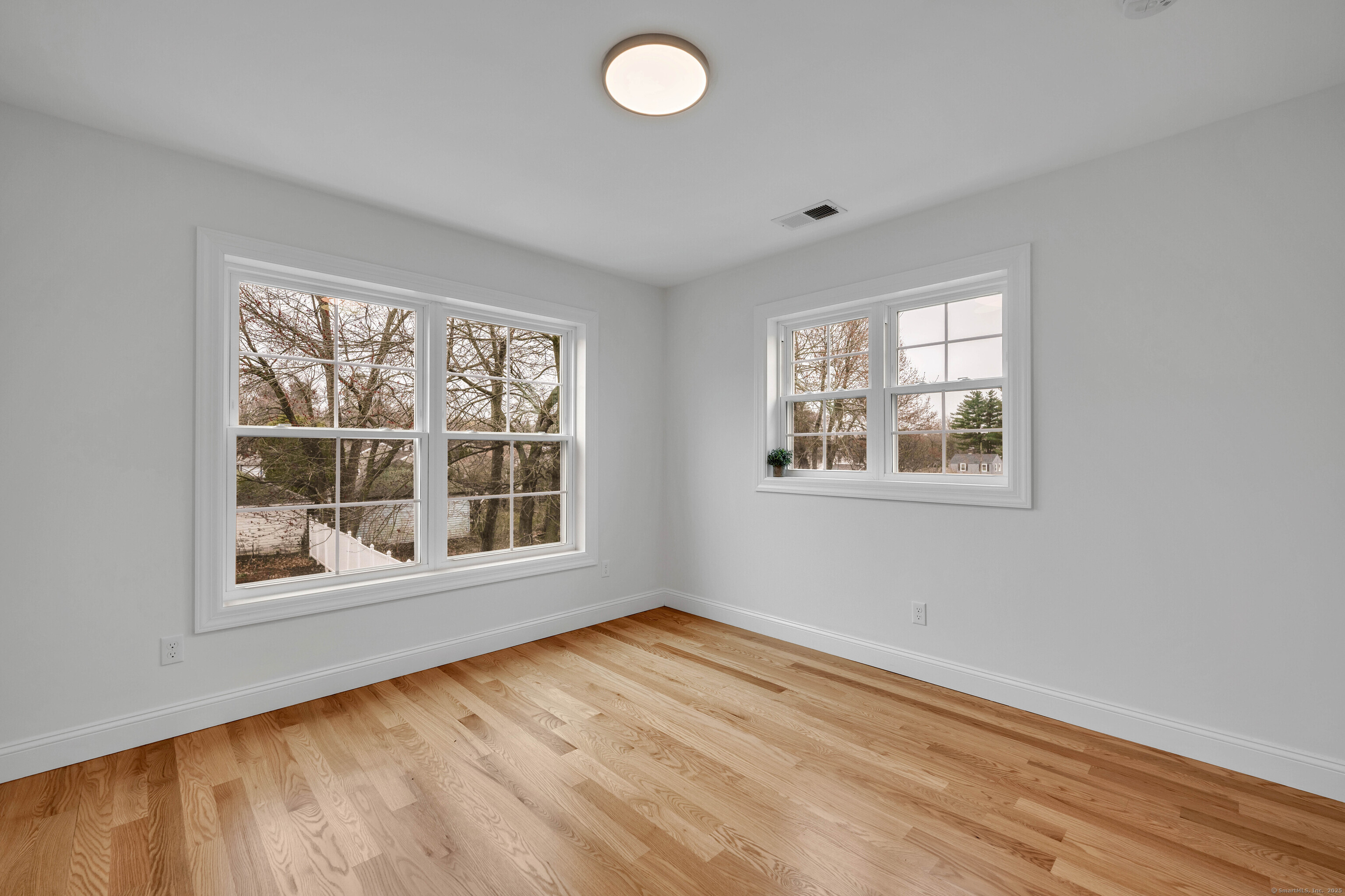 39 Robbins Avenue