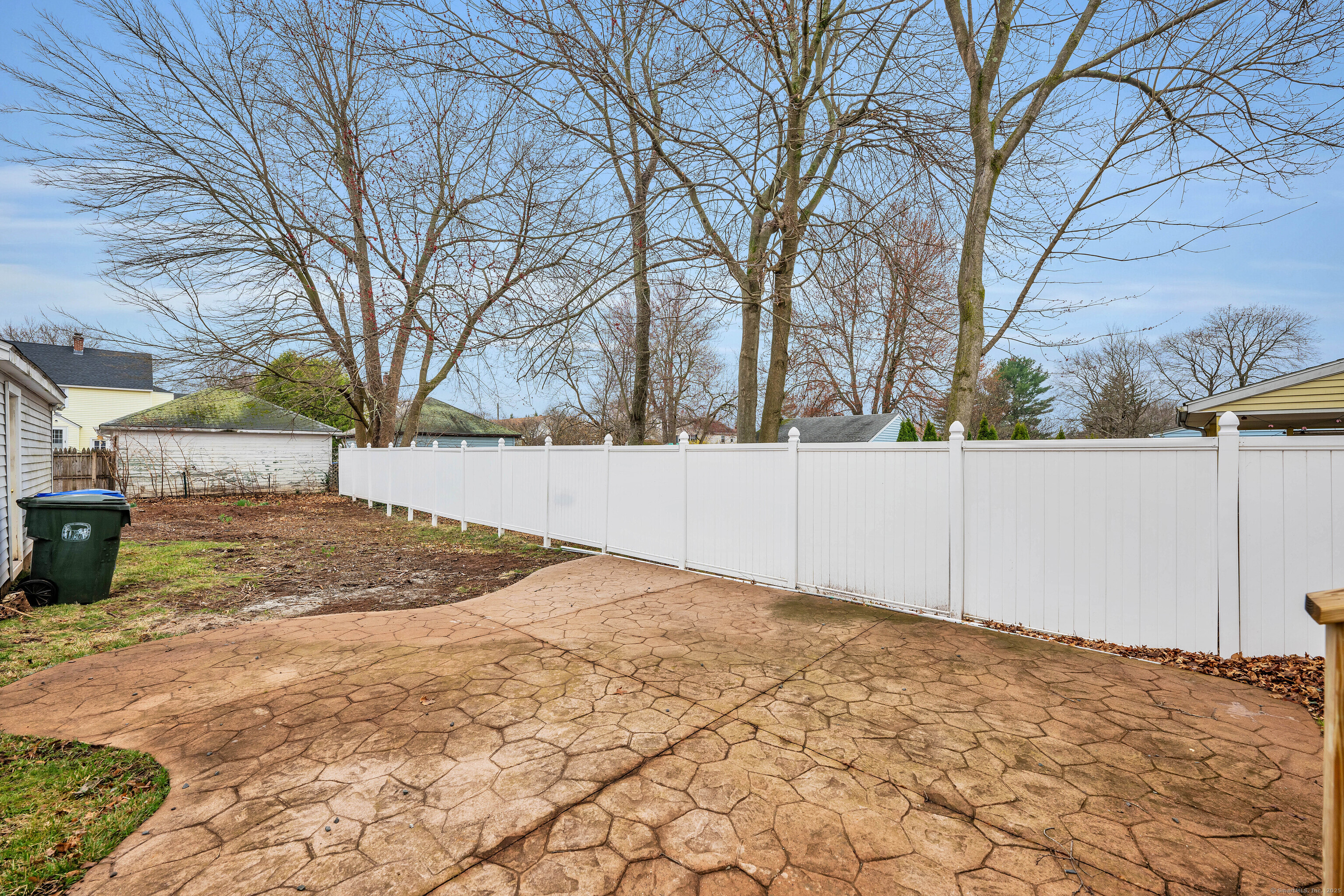 39 Robbins Avenue